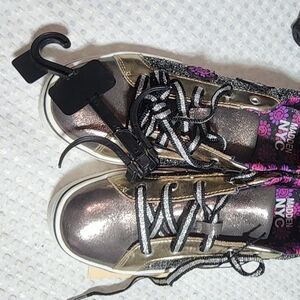 MADDEN NYC NWT WOMENS SIZE 6 JJUNIE BLING SNEAKERS SHOES
